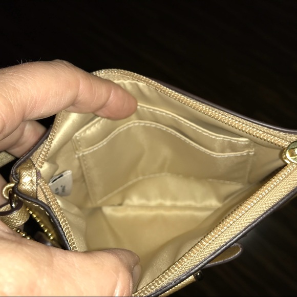 Coach gold saffiano Leather Darcy Bow wristlet - Picture 5 of 6